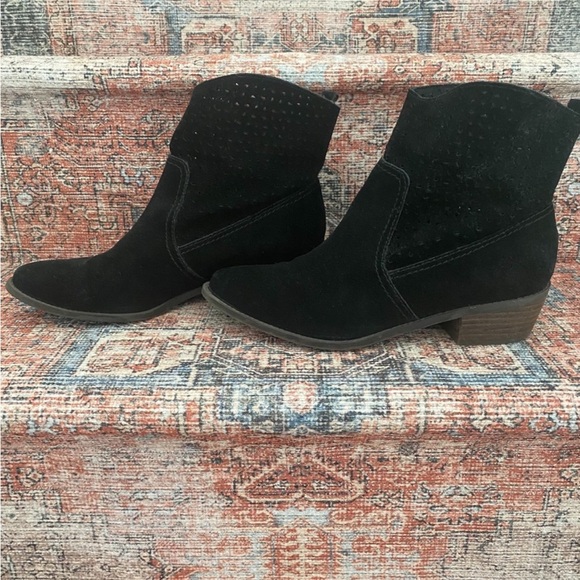 AE Suede bootie laser cut detail 8 - Picture 1 of 6